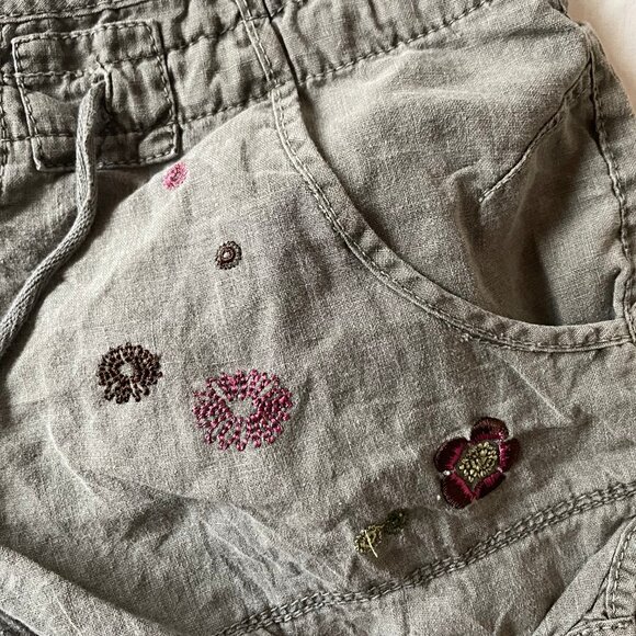 Almost Famous Y2K Cargo Style Olive Green Linen Shorts Flowers and Drawstring - Picture 8 of 9